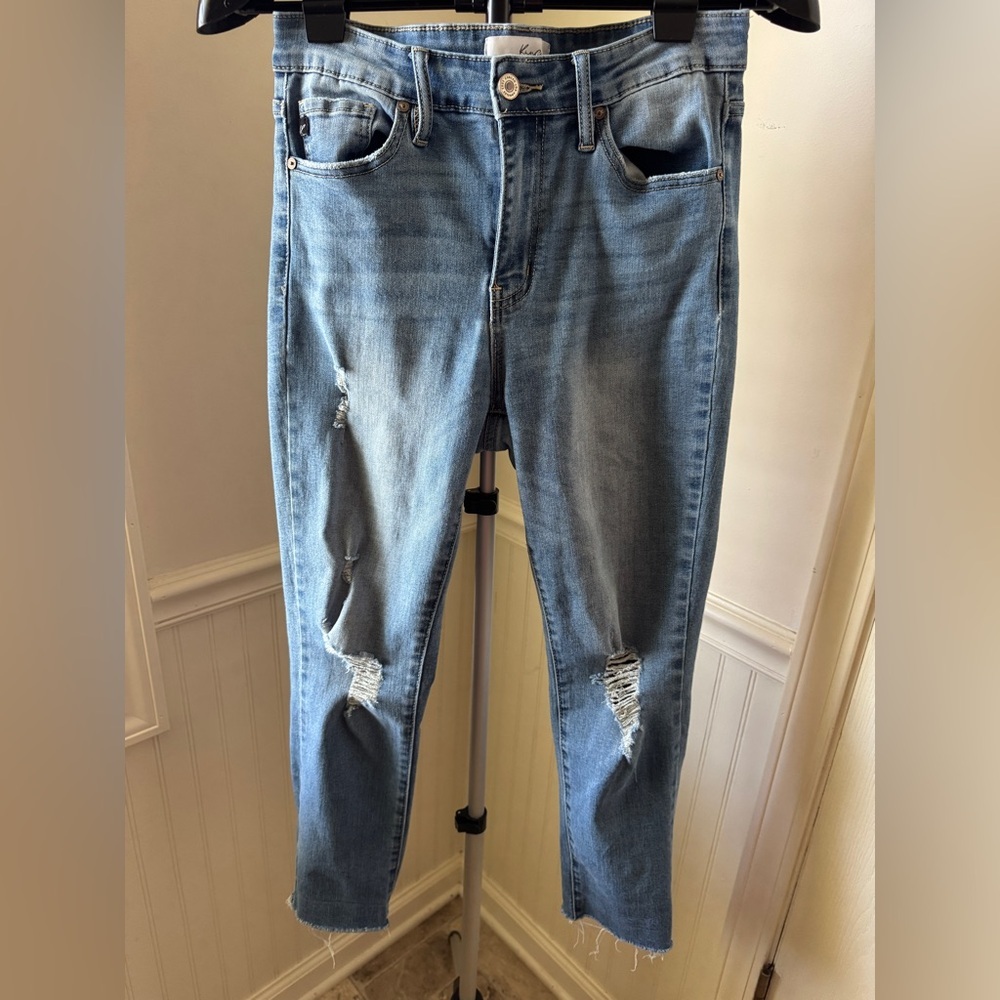 KanCan Light Blue Distressed‎ Cropped/Ankle Jeans Size 28